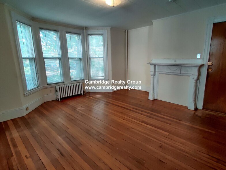 Building Photo - 381 Harvard St