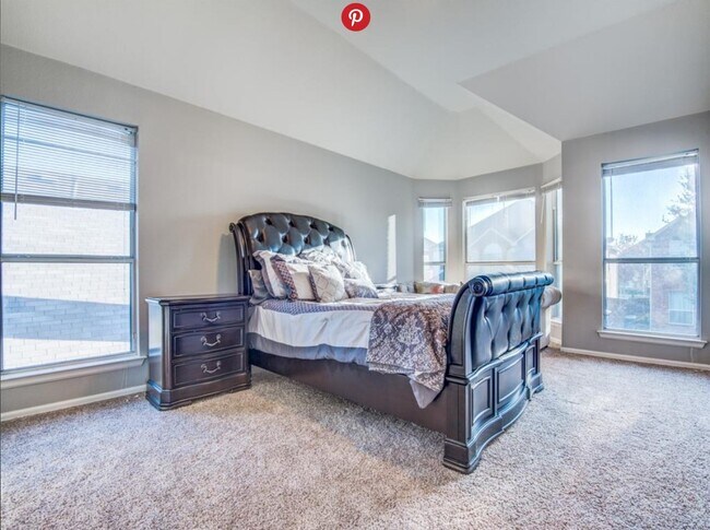 Building Photo - 2824 Thorncreek Ln