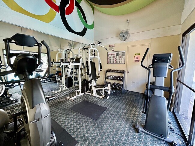 Building Photo - Prime 2 Bed, 2 Bath in La Jolla!