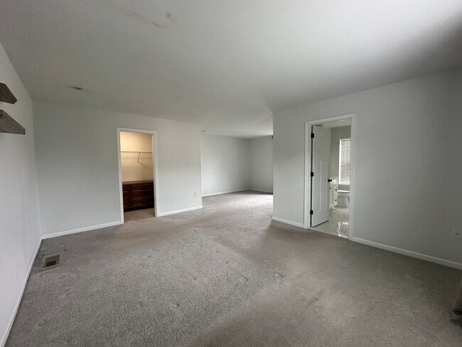 Building Photo - 3685 Clauss Dr