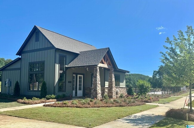 Building Photo - 1009 Grand River Blvd W