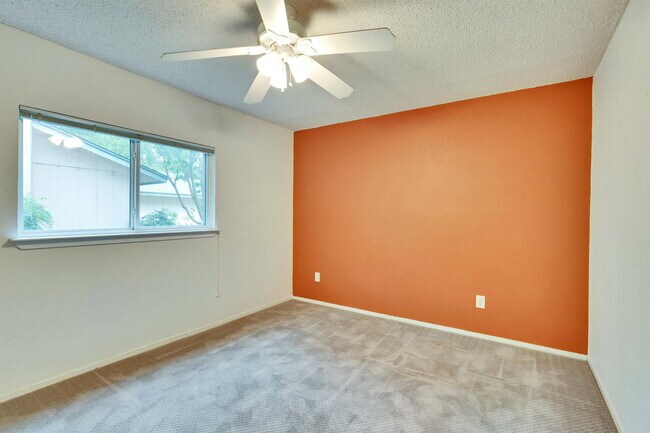 Building Photo - 9706 Moorberry St