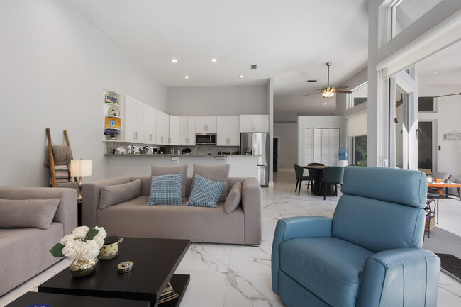 Building Photo - 3719 Oak Ridge Cir