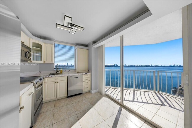 Building Photo - 7601 E Treasure Dr