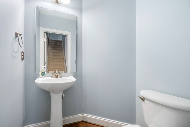 Building Photo - Gorgeous  3-bedroom townhome in North Raleigh!