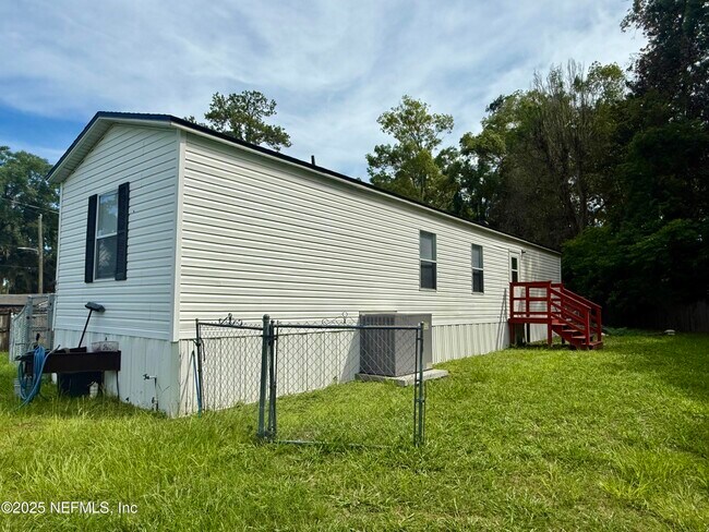 Building Photo - 467 Olive Cir
