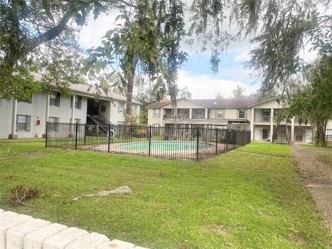 Primary Photo - 500 Willow Dr