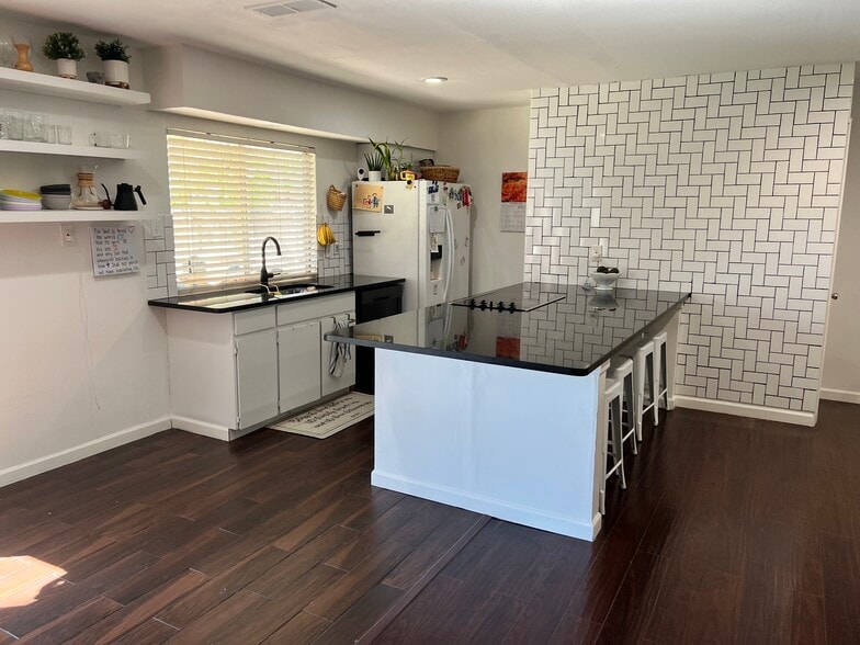 Building Photo - 110 Hastings Ct