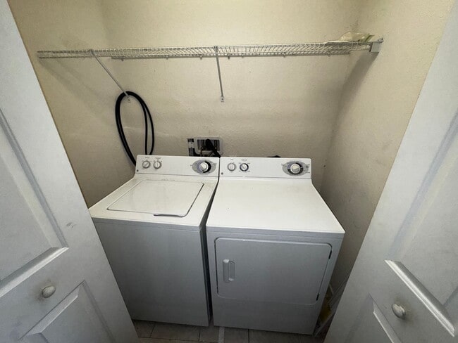 Building Photo - Beautiful 3BR/2.5BA Townhome with Water View in Fore Ranch