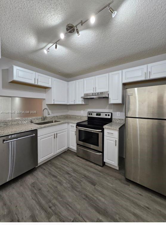 Building Photo - 1024 S Independence Dr