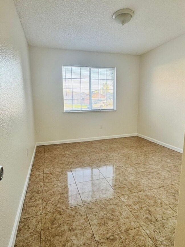 Building Photo - 9004 Pineridge Way