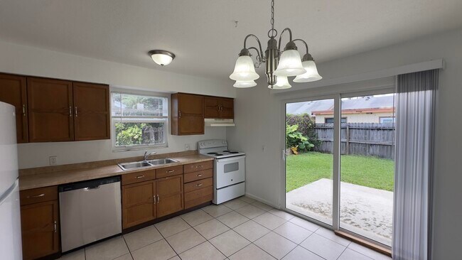 Building Photo - 9221 W Highland Pines Dr