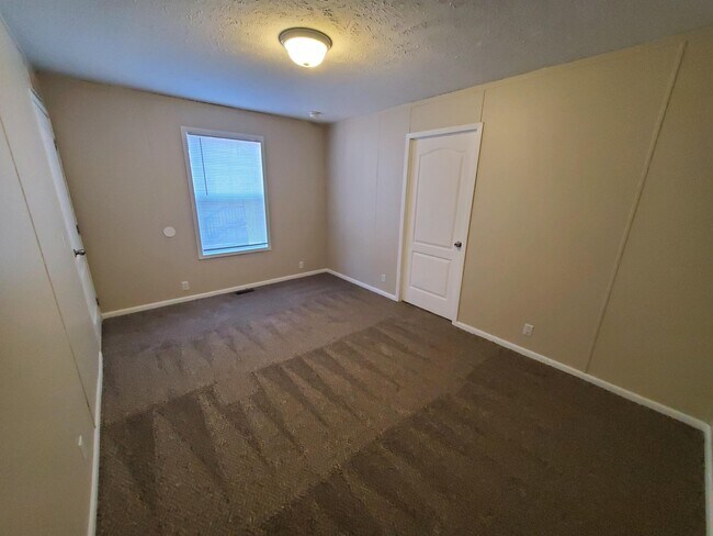 Building Photo - 7 Canary Hill Dr