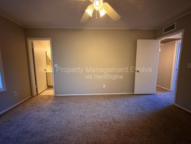 Building Photo - 2401 W Fremont Dr