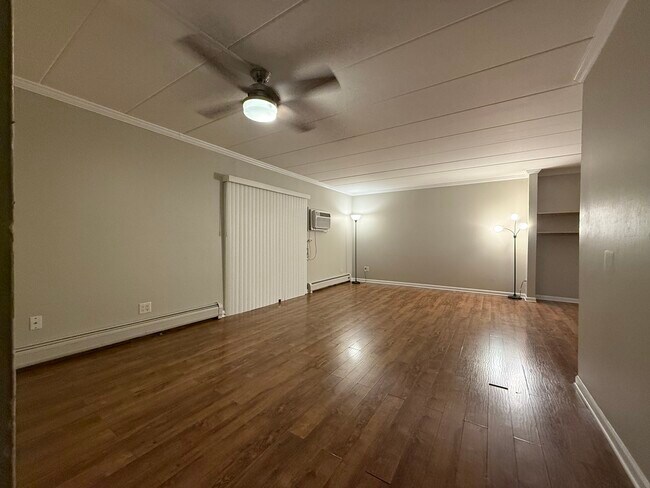 Building Photo - 154 E Bailey Rd