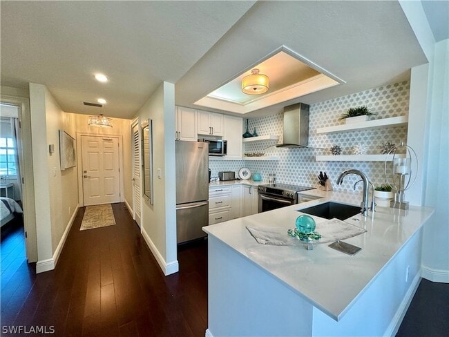 Building Photo - 365 5th Ave S