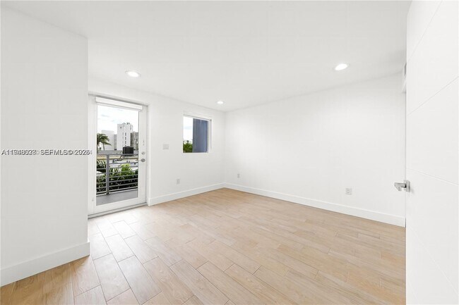 Building Photo - 1966 Biarritz Dr