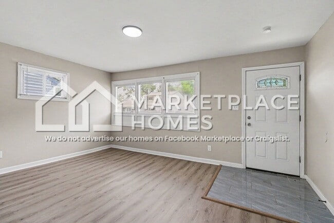 Building Photo - 26437 Lehigh St