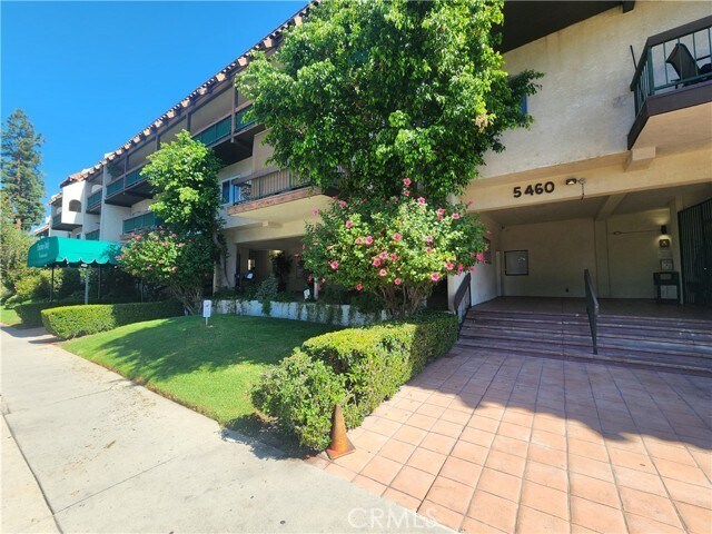 Building Photo - 5460 White Oak Ave