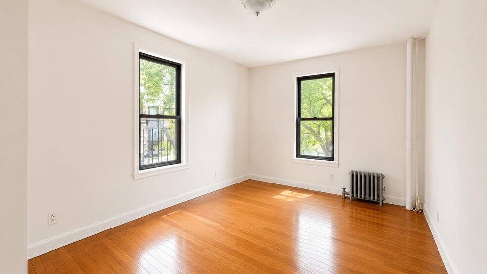 Building Photo - 30 Dongan Pl