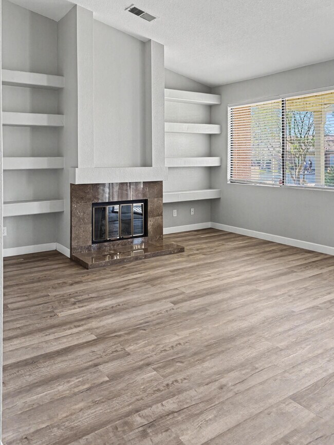 Building Photo - 76915 Turendot St