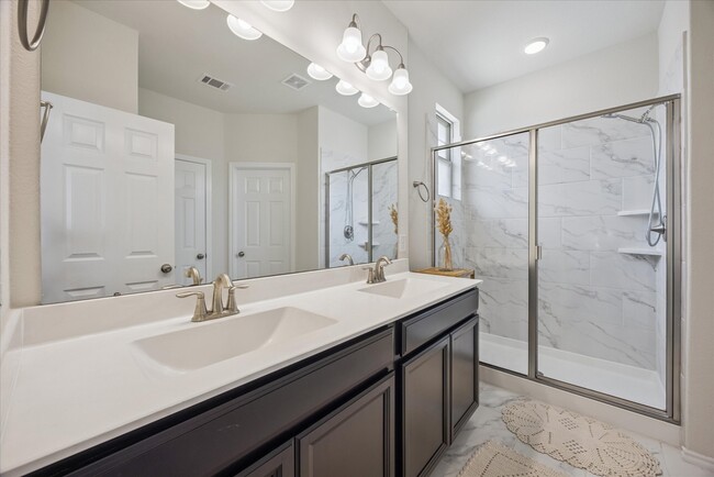Building Photo - 1817 Agoura Hills Dr