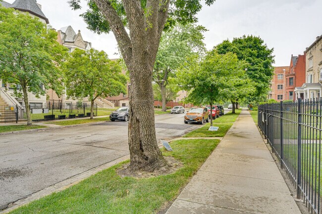 Building Photo - 3975 S Ellis Ave