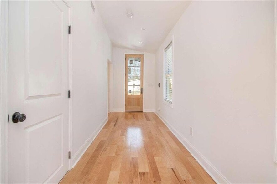 Building Photo - Room in House on Meldon Ave SE