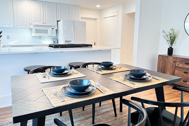 Building Photo - Furnished 3 Bedroom Walkable East Nashvill...