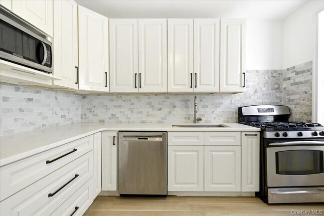 Building Photo - 114-20 Queens Blvd