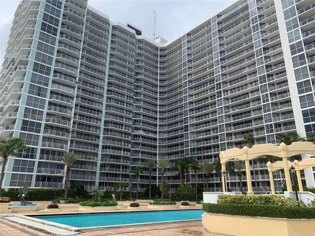 Building Photo - 7601 E Treasure Dr