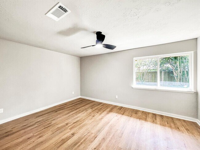 Building Photo - 23207 Naples Dr