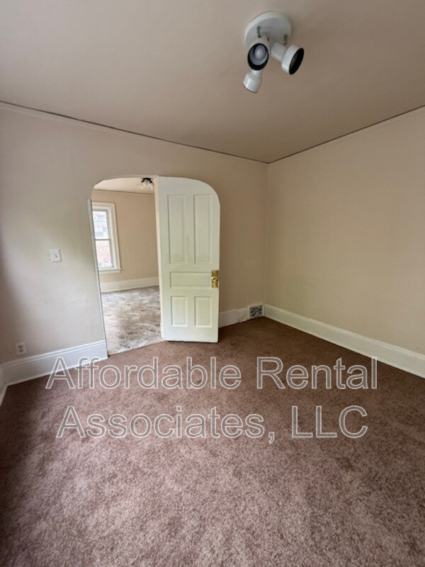 Building Photo - 3529 W Pierce St