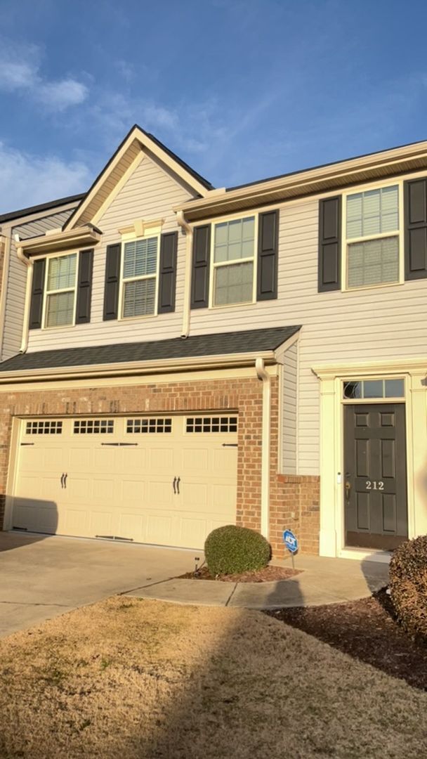 Primary Photo - A Beautiful 3 bedroom townhome in Greer 29...