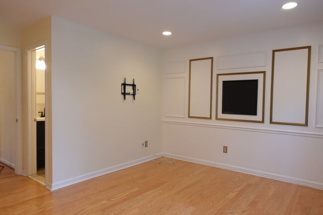 Building Photo - 3001 N Dale Ct