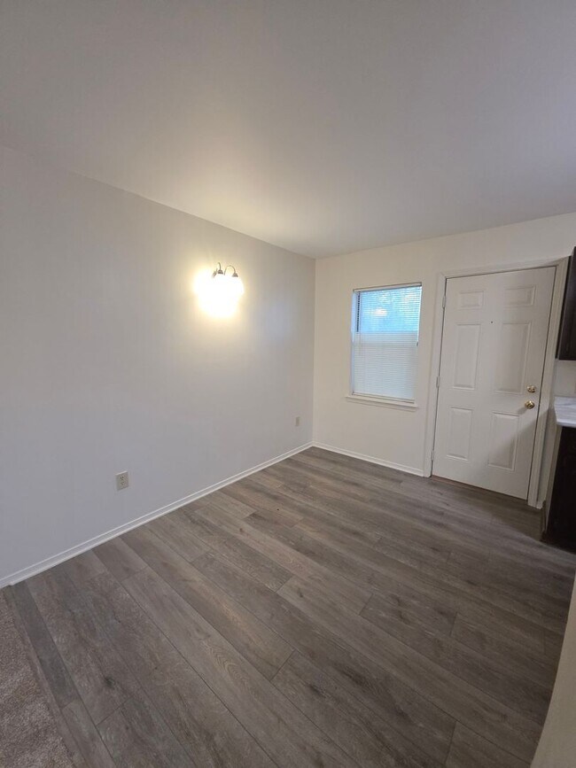 Building Photo - 1009-1023 W. 12TH