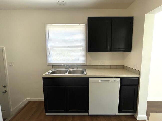 Building Photo - Completely Remodeled Three Bedroom One Bath in Richland - Move in Ready!!