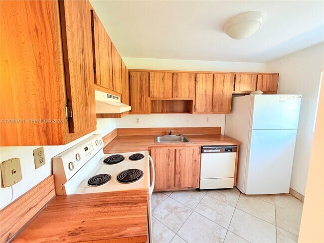 Building Photo - 107 Gardens Dr