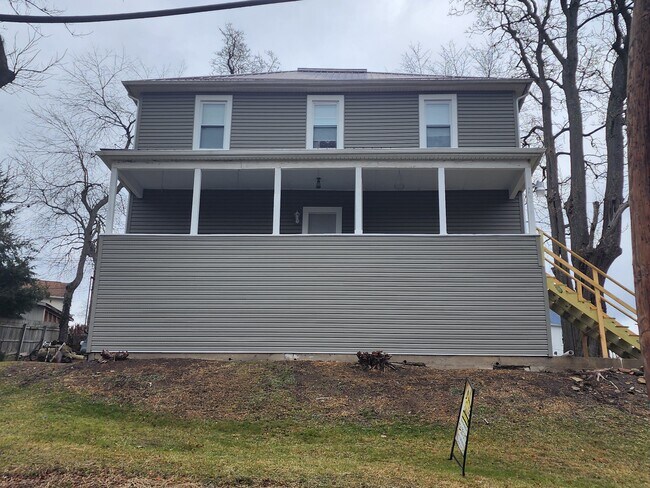 Building Photo - Benjamin st apt#4