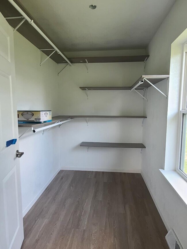 Building Photo - 613 Grundy Rd