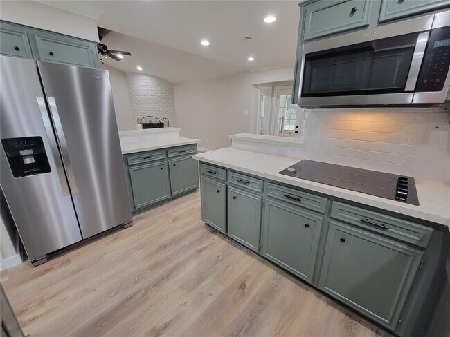 Building Photo - 1409 Drexel Dr