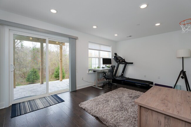 Building Photo - 1907 Swales Ct