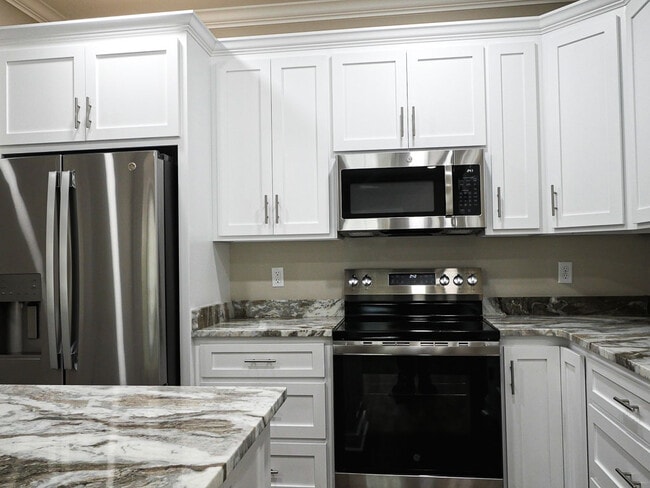 Building Photo - 1364 Summer Cir SW