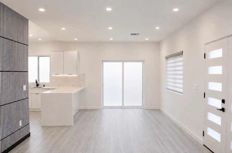 Building Photo - 15217 W Roya St