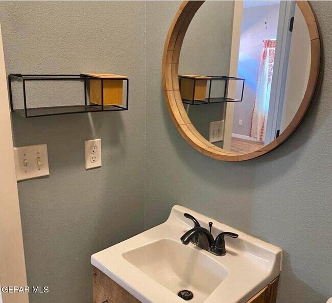 Building Photo - 3508 Douglas Ave