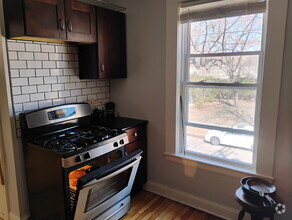 Building Photo - Unique 3 Bed/1 Bath in Multi-Use buildn