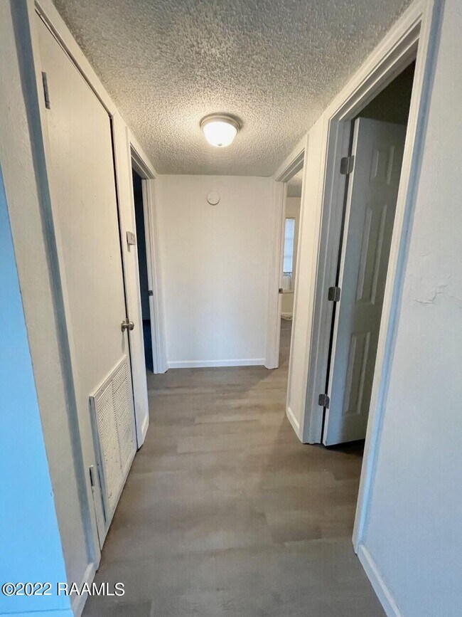 Building Photo - 391 W Railroad Ave