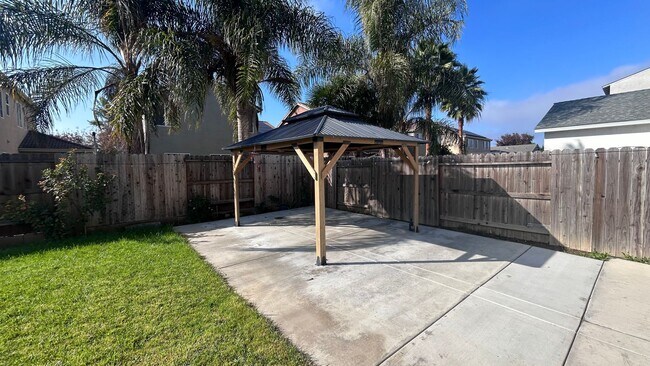 Building Photo - 577 Bedfordshire Dr