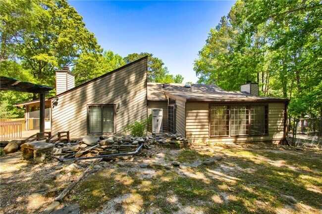 Building Photo - 2755 Janet St