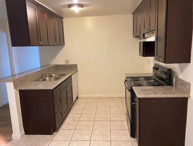 Building Photo - 23647 Golden Springs Dr